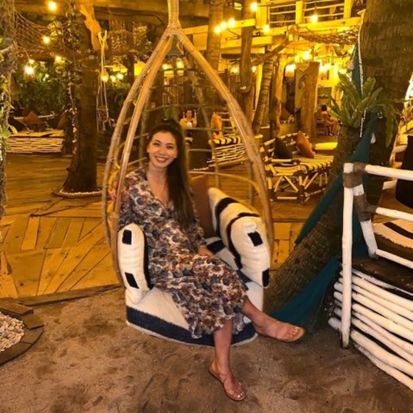 Meet your Posher, Adriana - Picture 2 of 2